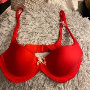 Victoria Secrets red bra 🌸🌸